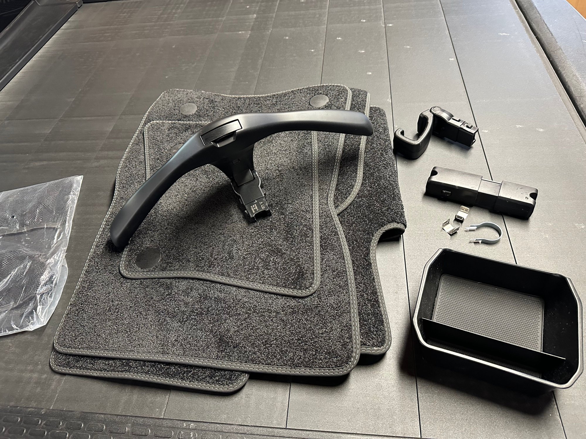 Accessories - Defender accessory bundle - many unused and still in wrappers - Used - 2020 to 2025 Land Rover Defender - Burlington, VT 05401, United States