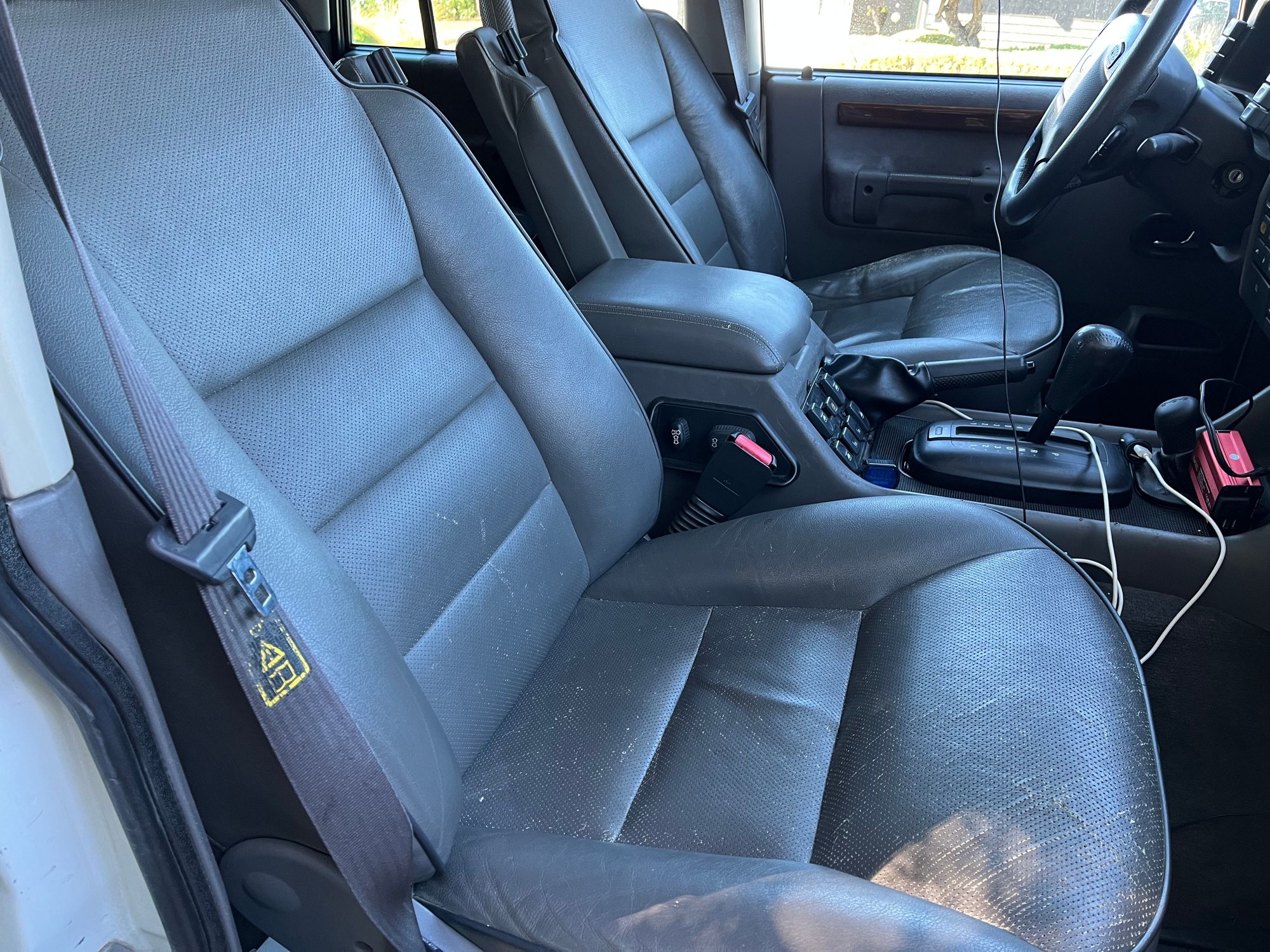 2000 Land Rover Discovery - 2000 Land Rover Discovery 2 SE7 - Used - VIN SALTY1540YA241322 - 203,000 Miles - 8 cyl - 4WD - Automatic - SUV - White - Castro Valley, CA 94552, United States