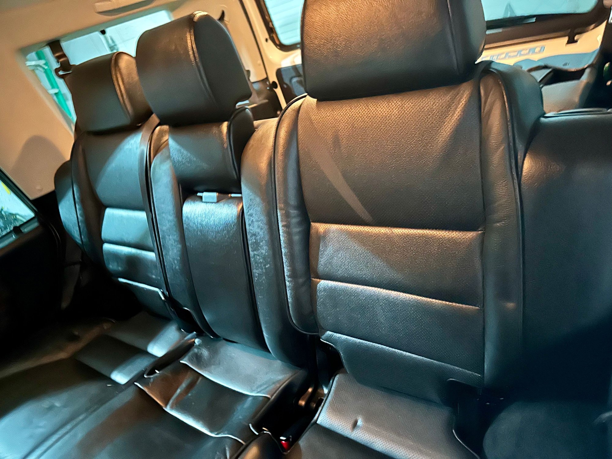 2004 Land Rover Discovery - 2004 Land River Discovery - Used - VIN SALTW19494A865677 - 115,000 Miles - 8 cyl - 4WD - Automatic - SUV - White - Normal, IL 61761, United States