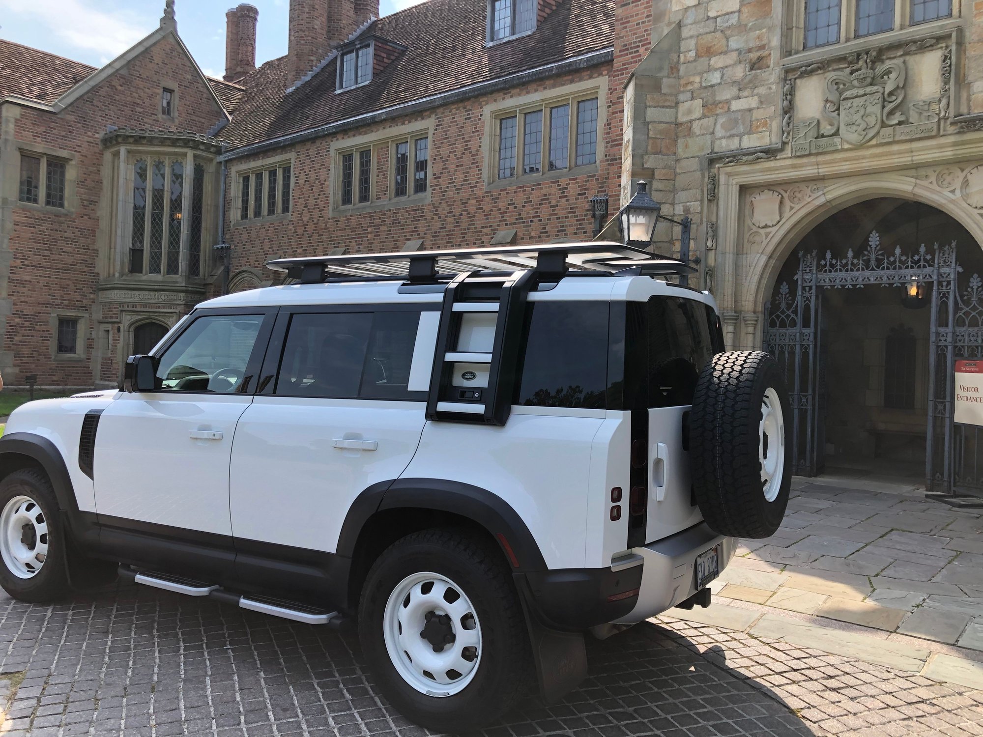 2023 Land Rover Defender - 2023 Land Rover Defender 30th anniversary for sale! - Used - VIN salej7ex3p2113336 - 14,500 Miles - 4 cyl - 4WD - Automatic - SUV - White - Rochester Hills, MI 48309, United States