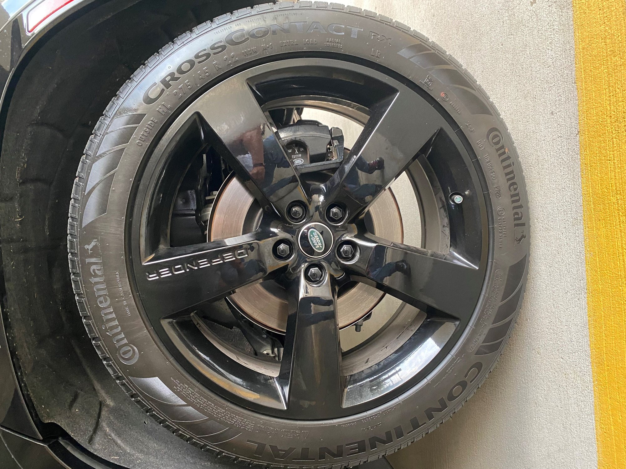 Wheels and Tires/Axles - 300 miles wheels and tires like new - Used - 2023 to 2024 Land Rover Defender 110 - Houston, TX 77046, United States