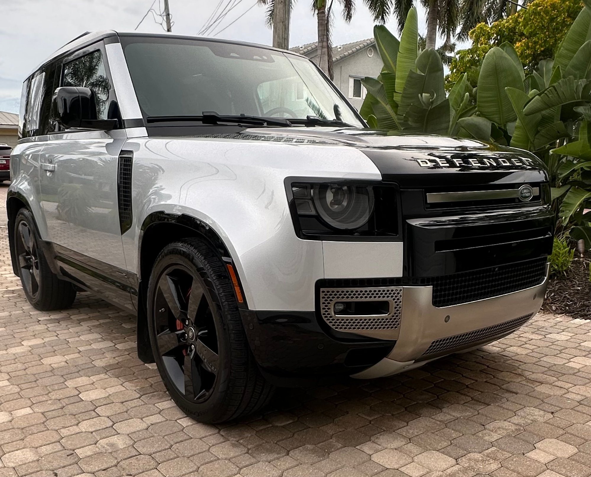 2021 Land Rover Defender - 2021 Defender 90X - Very low miles - Immaculate - Used - VIN SALEX6RU4M2052227 - 5,300 Miles - 6 cyl - SUV - Silver - Pompano Beach, FL 33062, United States