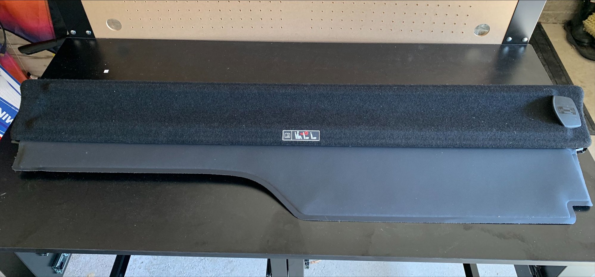 Interior/Upholstery - OEM Land Rover LR3/LR4 (Disco 3/4) Rear Retractable Cargo Cover - Used - 0  All Models - Mt. Olive, NJ 07836, United States