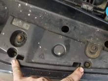 I’m assuming these are the screws that hold the lamp in place ? 