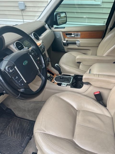 2011 Land Rover LR4 - 2011 Land Rover LR4 HSE - Used - VIN SALAK2D49BA556501 - 168,139 Miles - 8 cyl - 4WD - Automatic - SUV - White - Wellington, KS 67152, United States