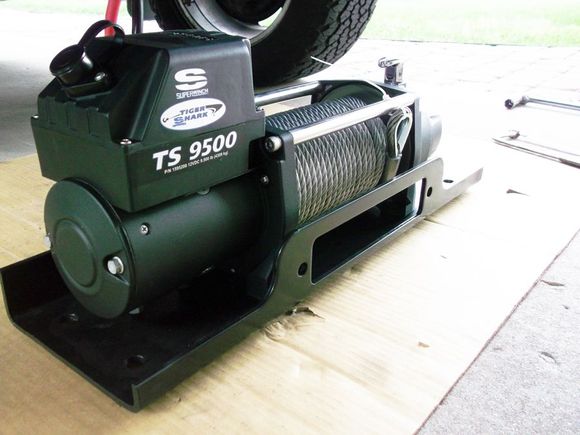 Superwinch 9.5 mounted on the Badlands winch plate
