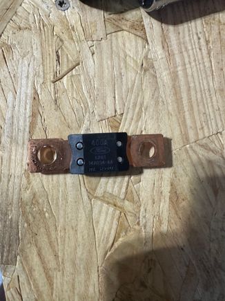lLR3, LR4 RRS main battery line fuse