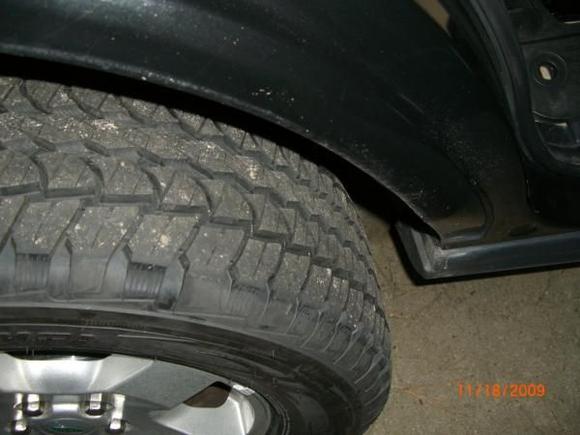 Fuzion XTi 285/60-18 All-Terrain Tires, no rubbing issues with this 31.5" tall size tire.