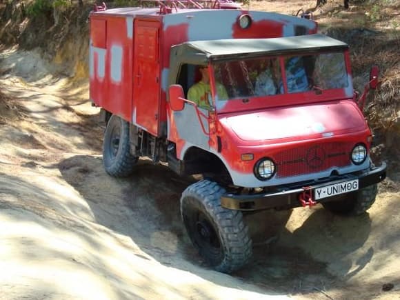 Bills Unimog with some serious articulation on a 7 ton vehicle