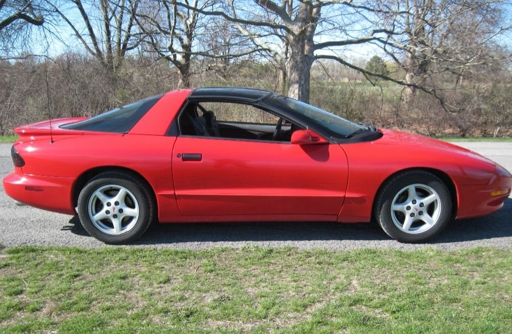 1997 Pontiac Firebird - 1997 Pontiac Firebird Formula - Used - VIN 2G2FV22P9V2212584 - 194,000 Miles - 8 cyl - 2WD - Manual - Coupe - Red - Canandaigua, NY 14424, United States