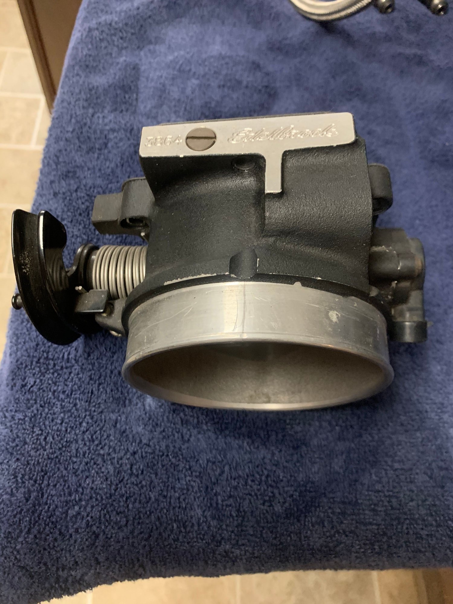  - Edelbrock Vic jr, fuel rails, 90mm throttle body, racetronix 42lb injectors - Jacksonville, FL 32224, United States