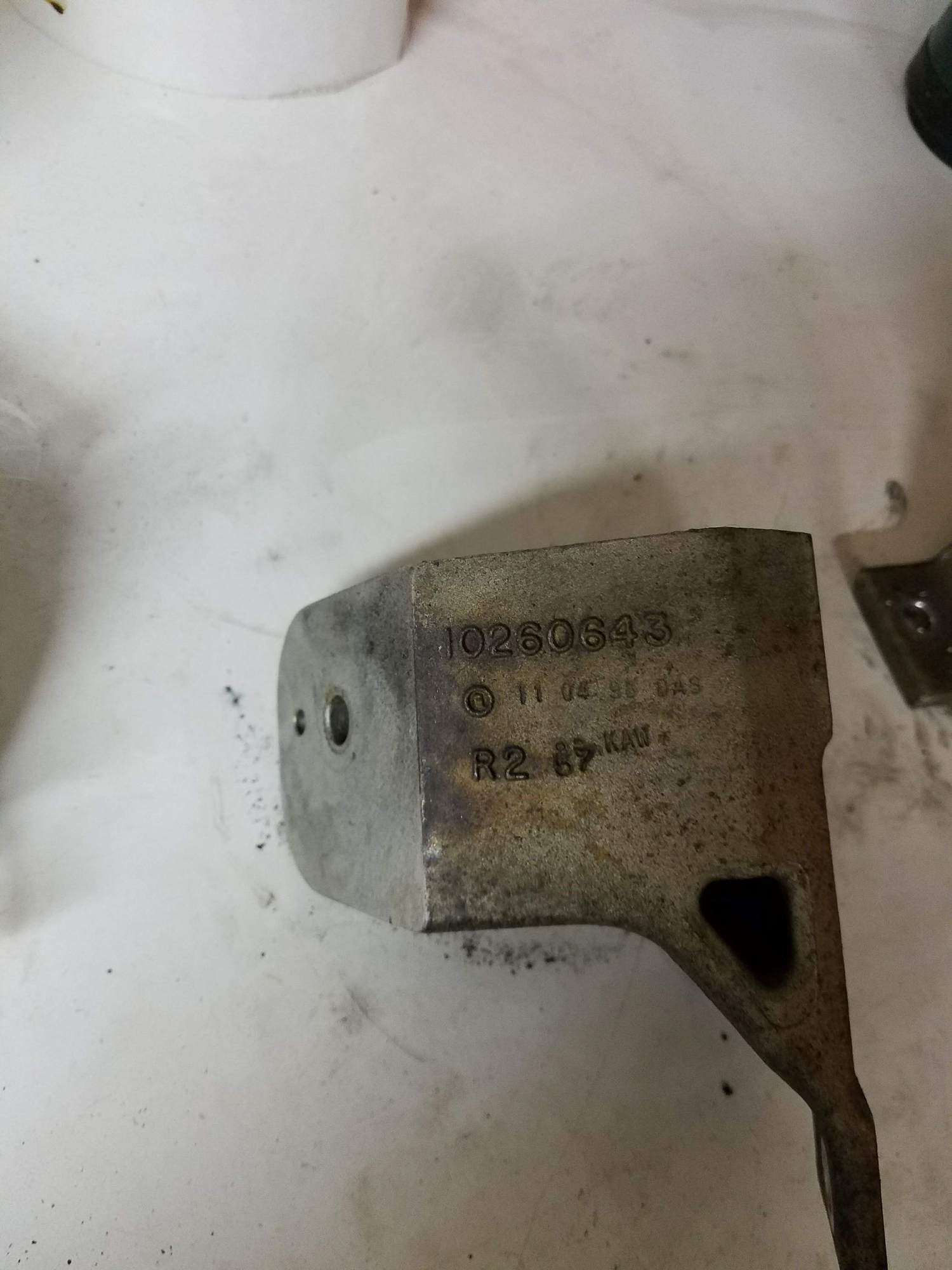  - 97-04 C5 Engine Motor Mount Brackets - St.louis, MO 63129, United States