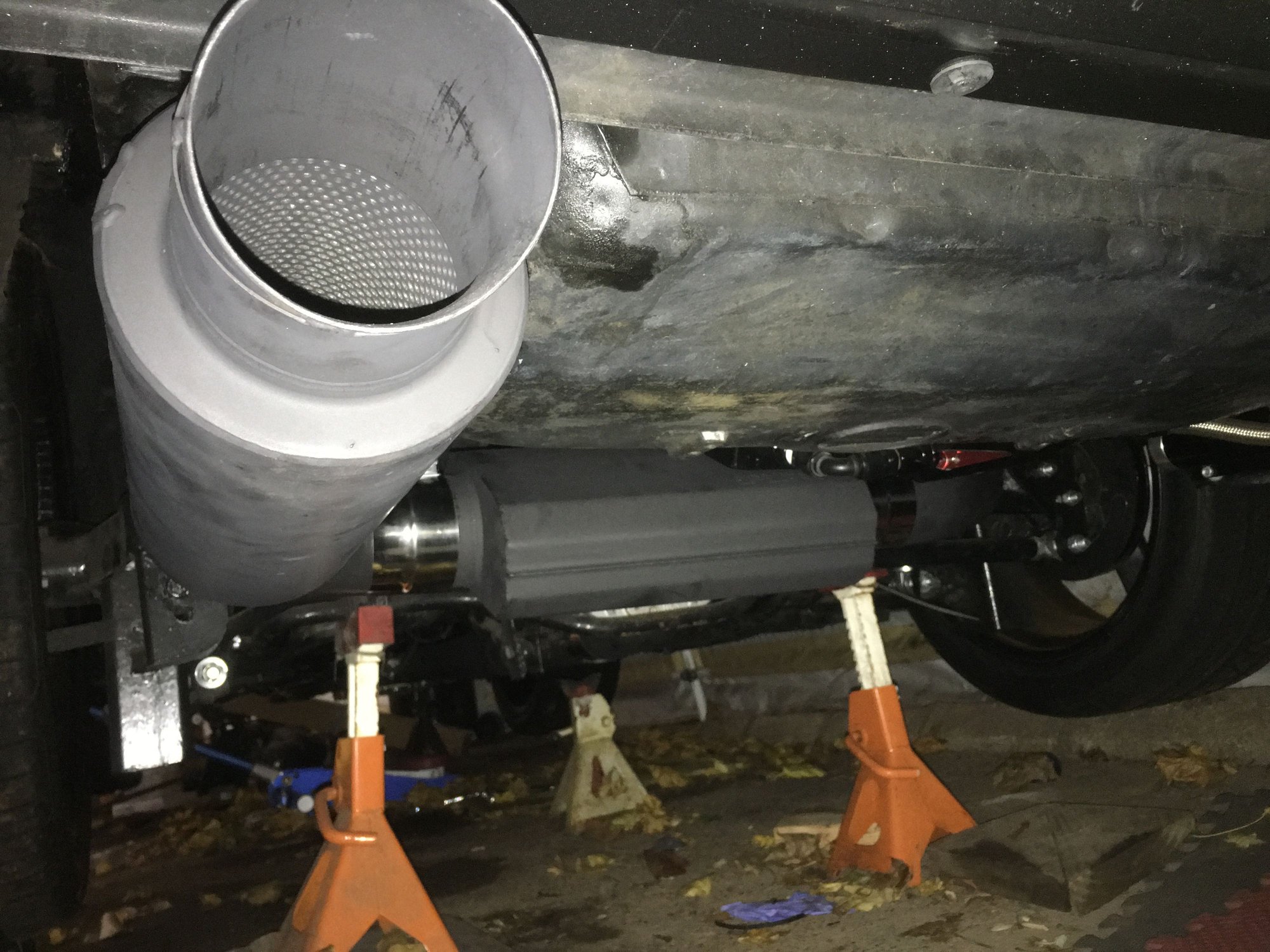 Does muffler placement matter in a single exhaust with multiple