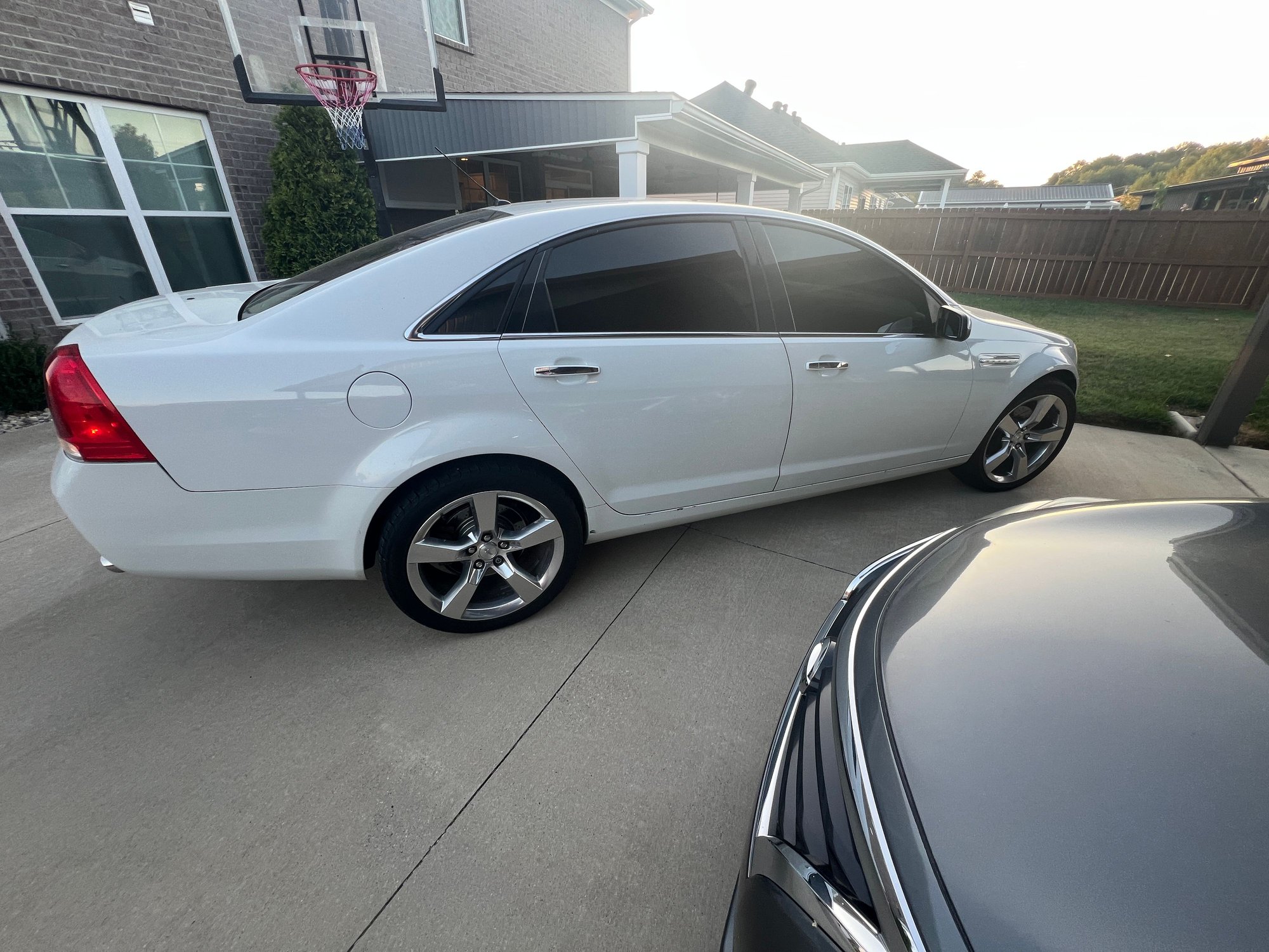 2014 Chevrolet Caprice - 2014 caprice ppv - Used - VIN 6g3ns5r24el982285 - 145,000 Miles - 8 cyl - 2WD - Automatic - Sedan - White - Owensboro, KY 42301, United States
