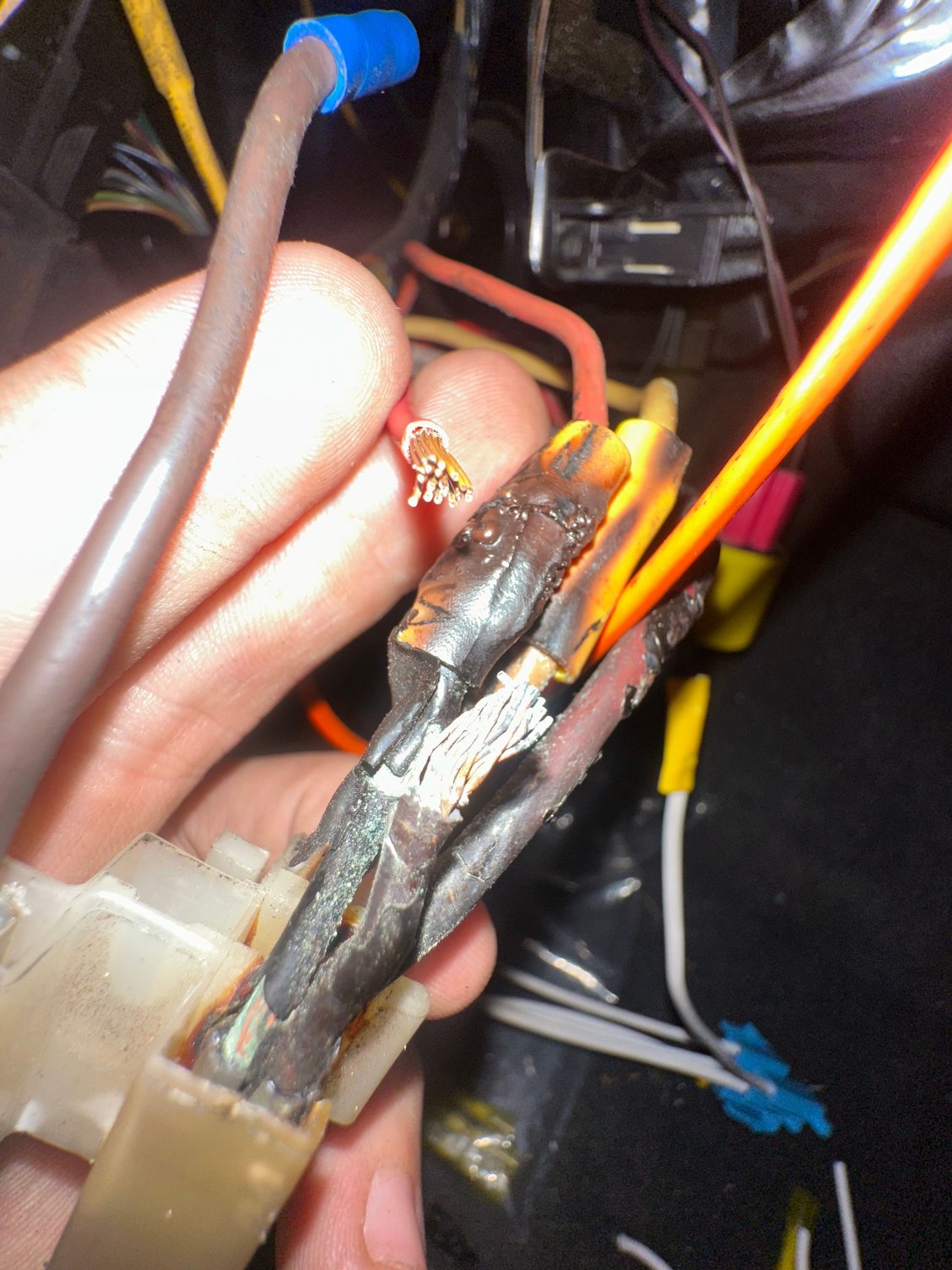 2 wires are going into the same lead