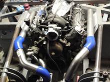 No.. The blue Silicon joiners are just to dumby up the Exhaust..
