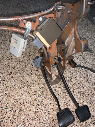 I don’t know why it took me so long to realize that I’d need the clutch pedal bracket out of the donor car.