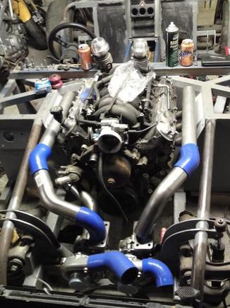 No.. The blue Silicon joiners are just to dumby up the Exhaust..