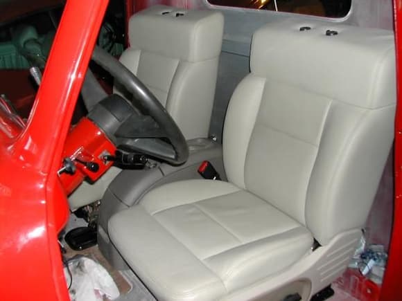 2004 Ford F150 bucket seats. no mounting bracket fabrication necessary.