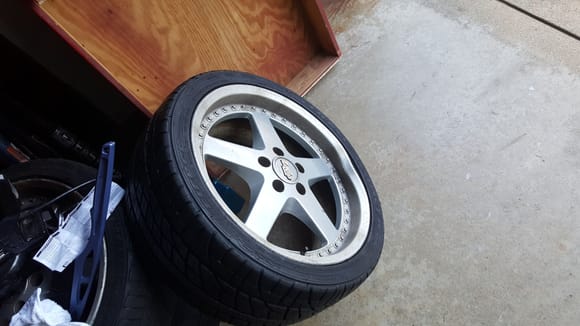 Work Equip 18inch 2- piece wheel with 1 bent lip, can be repaired.