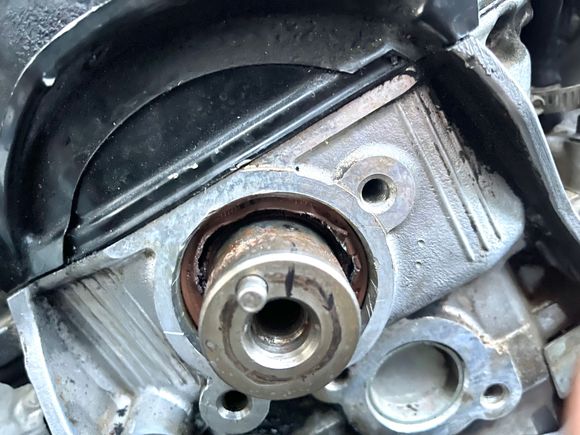 The seal is not attached to the camshaft as you can tell, and the wire is fully exposed, but the thing just won’t go