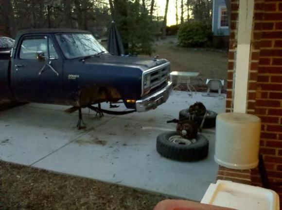 Slow process of adding a 4'' Rough Country suspension lift to my old off road toy