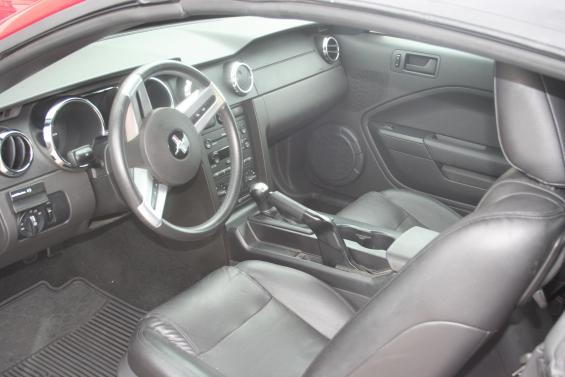 '05 GT 'vert (interior)