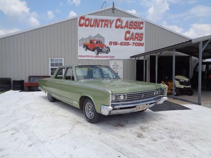 1966 Chrysler Newport 4dr sedan