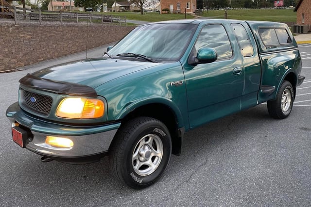 1997  FORD F-150 LARIAT LONG BED RESTORED