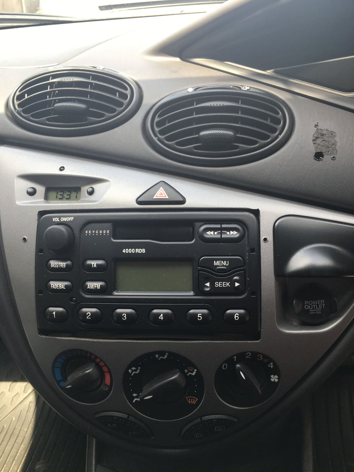 2001 ford focus radio