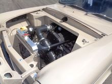 What a neat engine bay!!