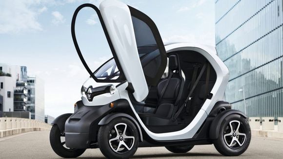 Electric car, 2 seats, one behind the other...I’m going to pretend I am in a maclaren f1
