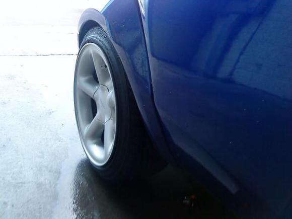lowered 45mm on 16x8 escort cosworth alloys. respayed ford focus rs blue.