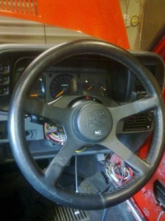 MY MATE FOUND THIS STEERING WHEEL HANGING UP
IN A BREAKERS YARD WALL....LIKE NEW
