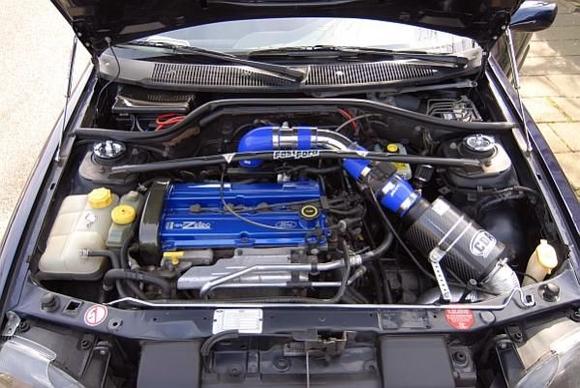 Estate engine
Mix 'n match of Samco and Roose Motorsport Silicone hoses.
Fusion fabrication RVS airtemp adaptor and BMC-CDA airbox.
Some Autpspecialists chrome goodies and painted rockercover