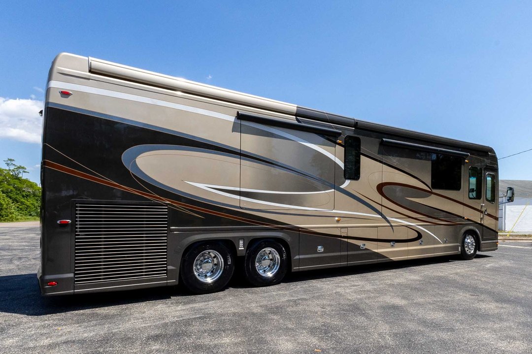 2014 Foretravel iH45 •Quad Slide •Bath+Half •Cummins for Sale in