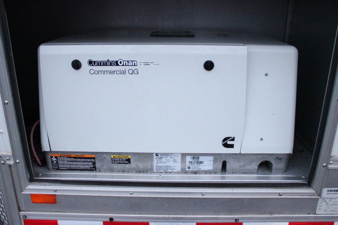 PreOwned 2015 32' w/5,500 Onan Generator for Sale in Indianapolis, IN