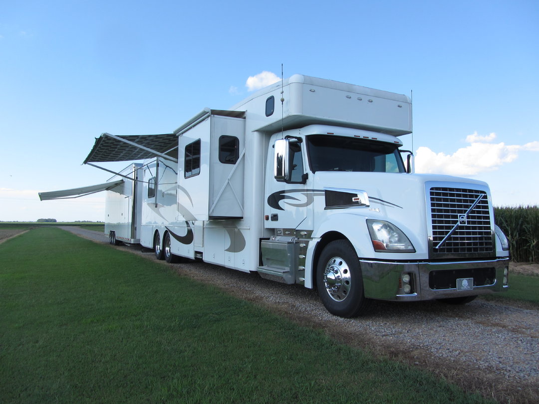 07 Showhauler Volvo Motorhome Toterhome & Stacker for Sale in GOULD, AR ...