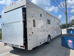 2005 Freightliner ShowHauler Toterhome 45/10 Garage Unit 