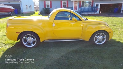 2004 chevrolet SSR excellant condition very low miles