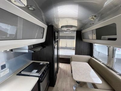 2015 Airstream International Signature 23FB 