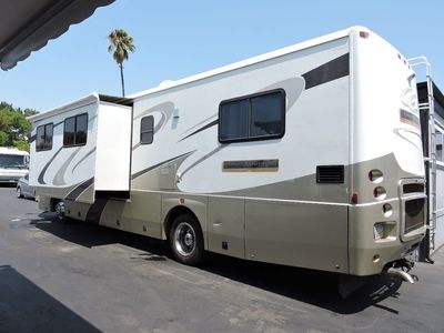 2005 CROSS COUNTRY SPORTS COACH 354MBS 