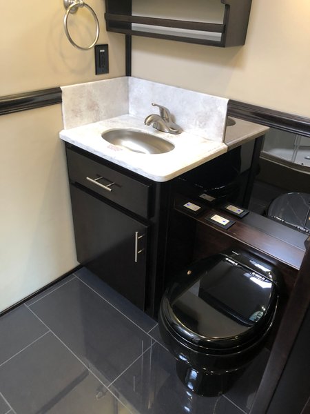 2019 Renegade Classic Sportdeck 17’ Totorhome