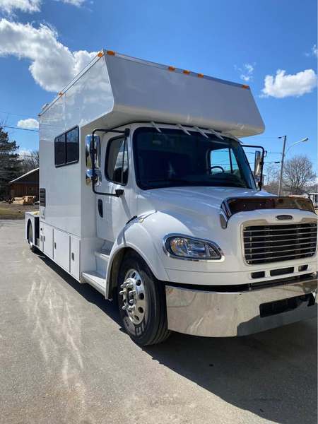 2013 Freightliner Toterhome  for Sale $124,999 