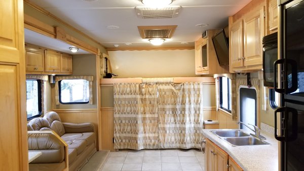 2008 Rare Pony Express on an M2 Freightliner Chassis 37'