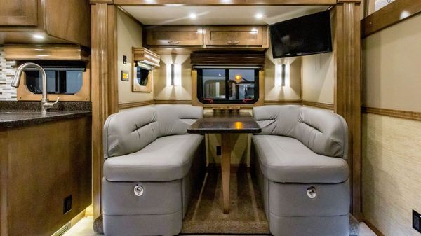 Used 2018 ShowHauler Custom 20-FL Freightliner M2