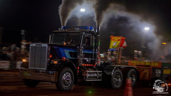 Freightliner pulling truck   for Sale $80,000 