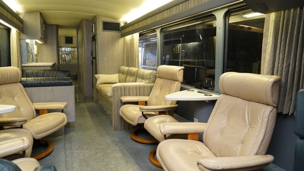 Executive Motor Coach 40’ MCI Immaculate