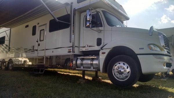 2005 RENEGADE TANDEM AXLE MOTORHOME for Sale $129,995