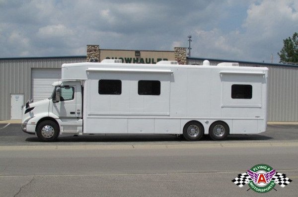 2020 Showhauler 30' Motorhome